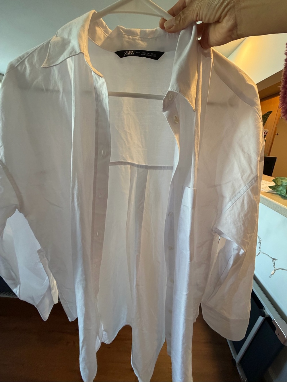 Like NEW ZARA White Women’s Classic Button-Down Shirt